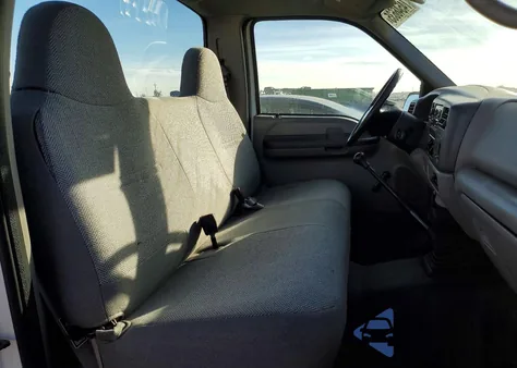 2000 Ford F250 Super Duty from USA, damaged, VIN 1FTNF20L4YEA82453